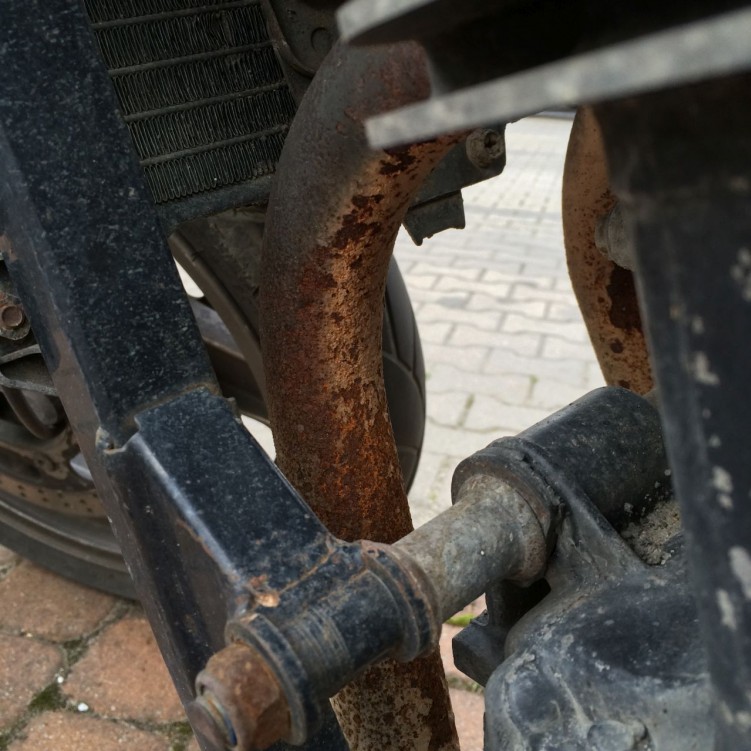 przerdzewiale rury wydechowe