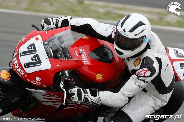 Michael Schumacher na motocyklu Schuberth