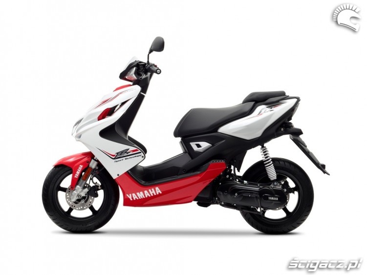 bialo-czerwona Yamaha Aerox R 2013