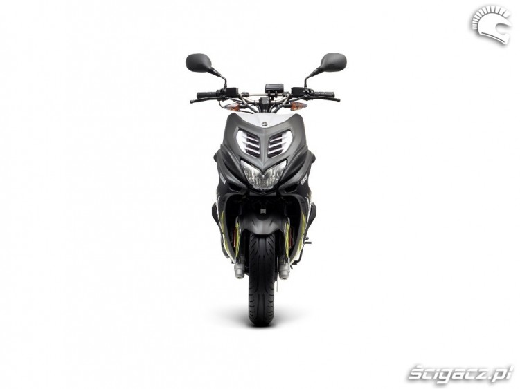 z przodu Yamaha Aerox R 2013