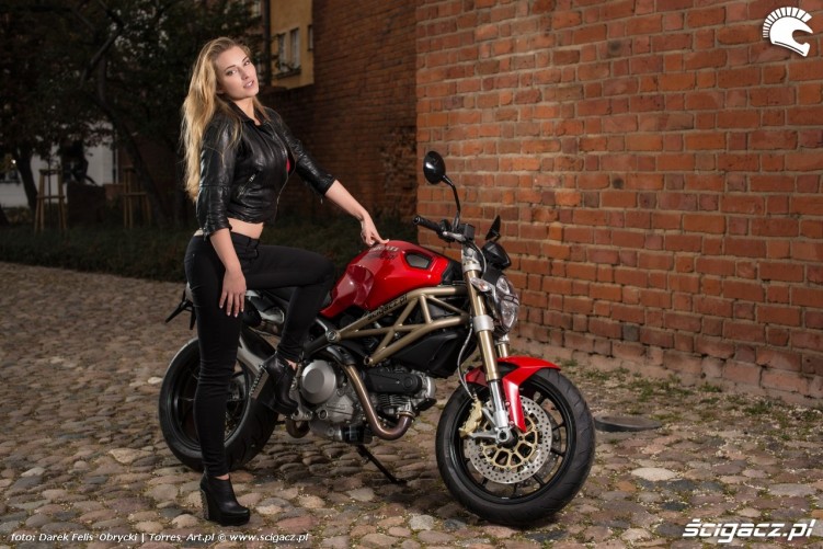 Ania i Ducati Monster
