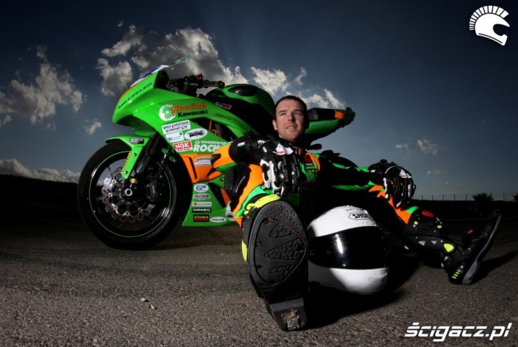 Seeley obok motocykla