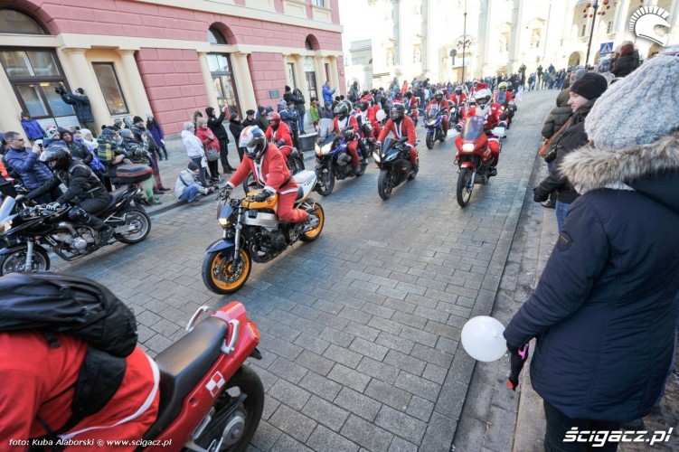 motocyklowa parada Mikolajow w Warszawie