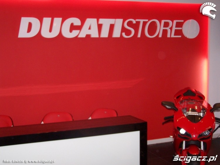 DUCATISTORE hall