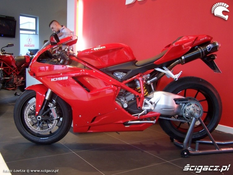 DUCATISTORE wnetrze