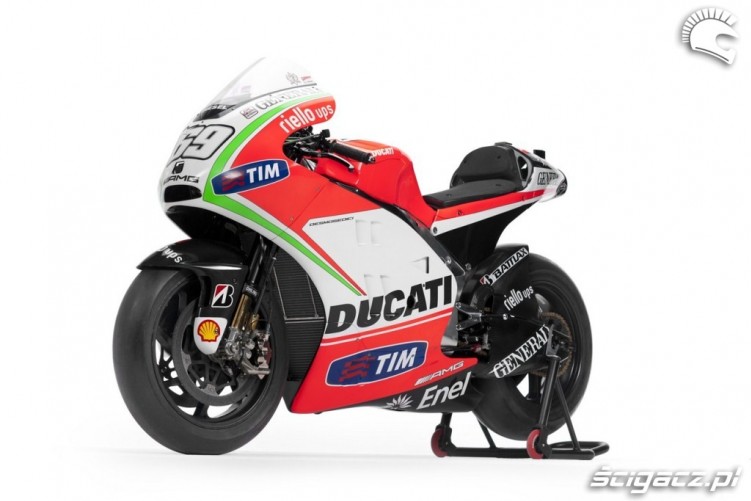Ducati GP12 2012 z lewej