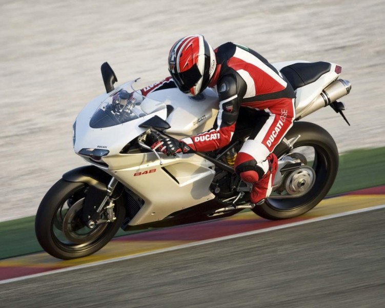 Ducati 848 na torze