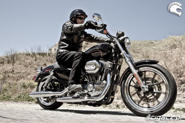 Harley-Davidson 883 Superlow 2011