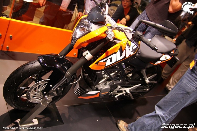 KTM Duke 125 2011 z bliska