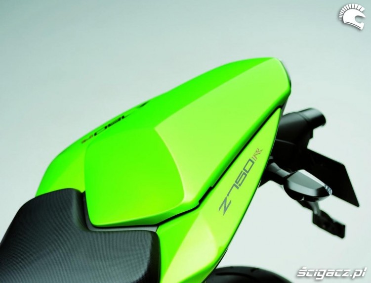 zadupek z pokrywa Z750R 2011 25