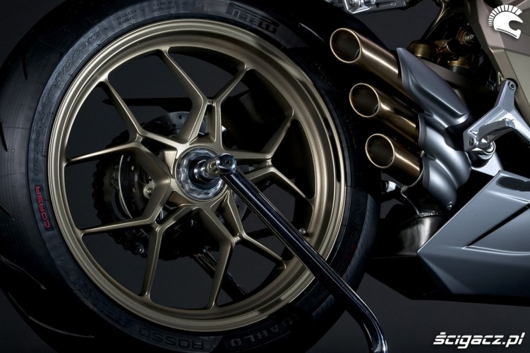 MV Agusta F3 2011 tylne kolo