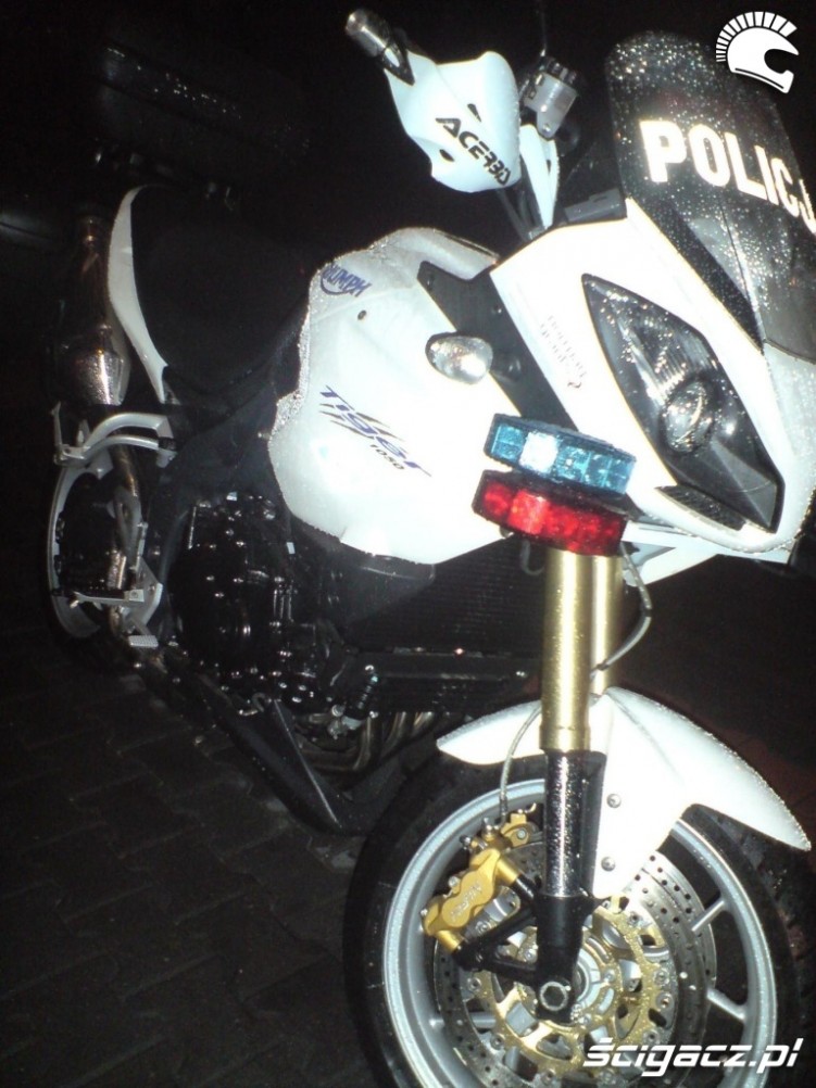 Policyjny tiger 1050