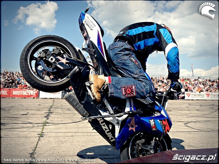 stoppie na podium raptownego