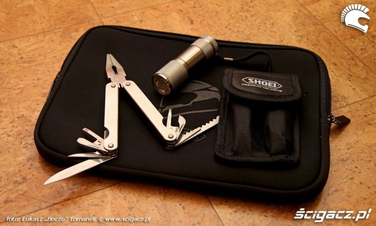 Shoei miltitool latarka
