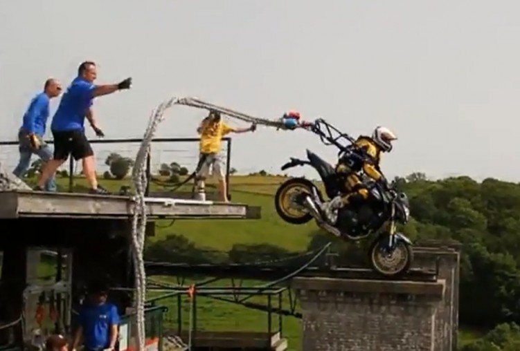 bungee motocykl