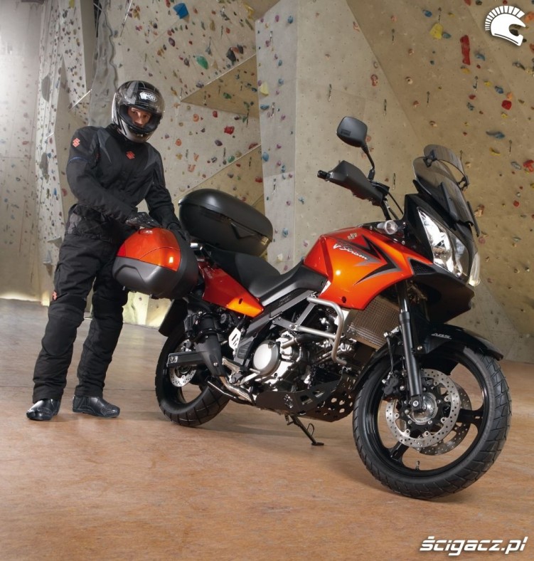 V Strom 650A z kuframi