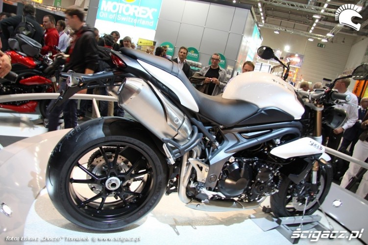 triumph speed triple 2011