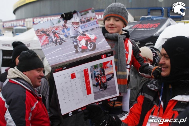 Piotrus licytuje kalendarz scigacz pl