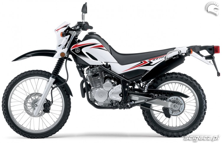 2010-Yamaha-XT250 lewy bok