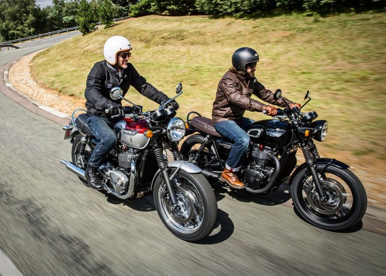 BonnevilleT120T120BlackRidingShot010CROPPED-LB