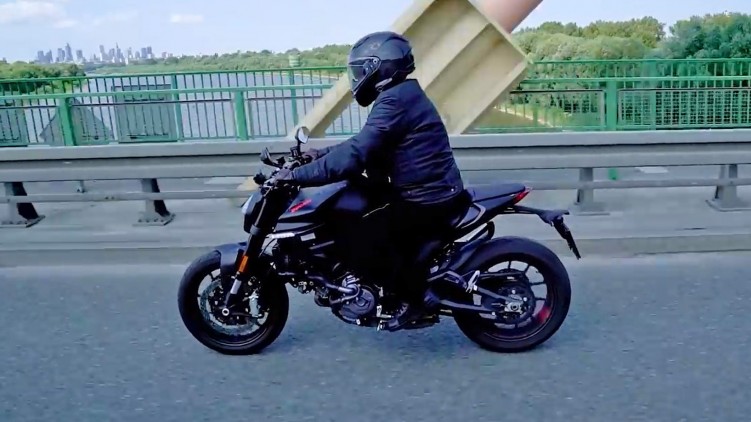 Ducati Monster model 2021 Pierwszy bez kratownicowej ramy Jest lepszy ale czy tego chcieli fani
