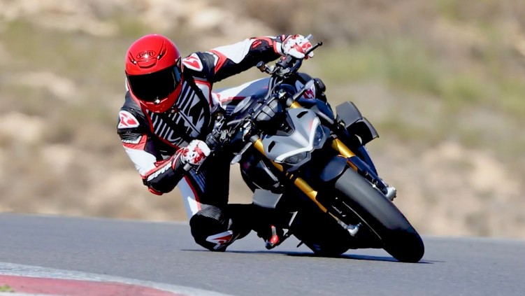 Ducati Streetfighter V4S Test modelu 2023 Czarodziejski motocykl Kazdy amator jezdzi jak z MotoGP