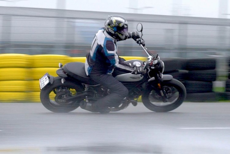 Dunlop Mutant Jak dlugo mozna jezdzic motocyklem