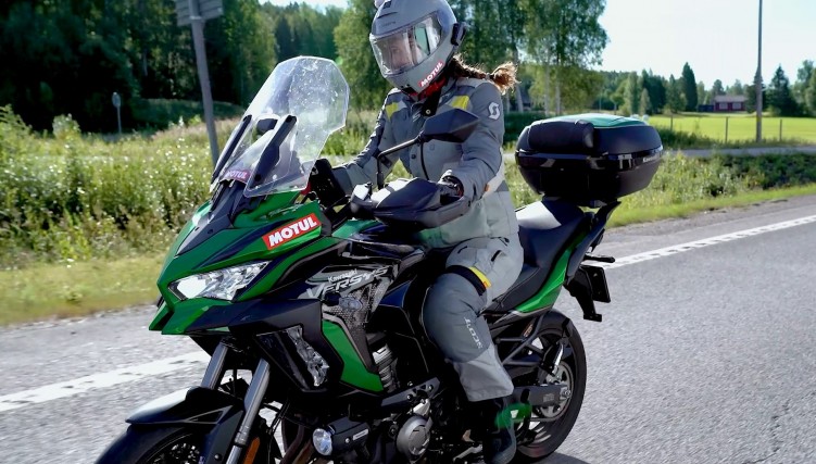 Kawasaki Versys 1000 3 roznych motocyklistow 4000 km w upale zimnie i deszczu Test dlugodystansowy