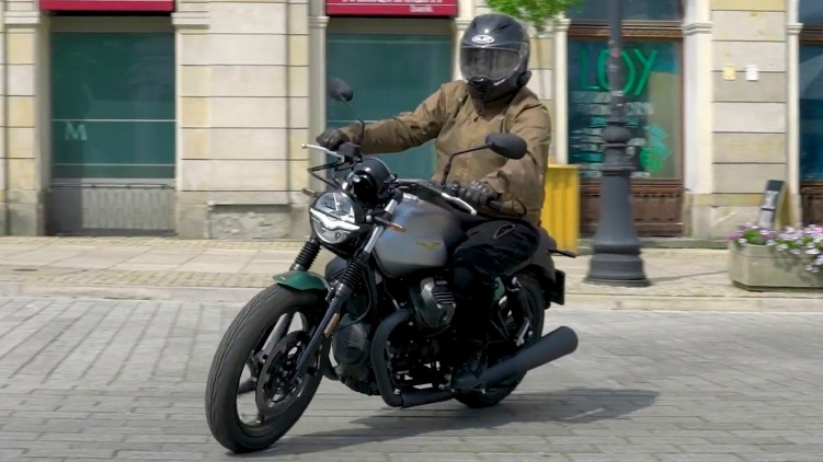 Moto Guzzi V7 Stone Centenario 850 test Co ma wspolnego Moto Guzzi z polska linia lotnicza LOT