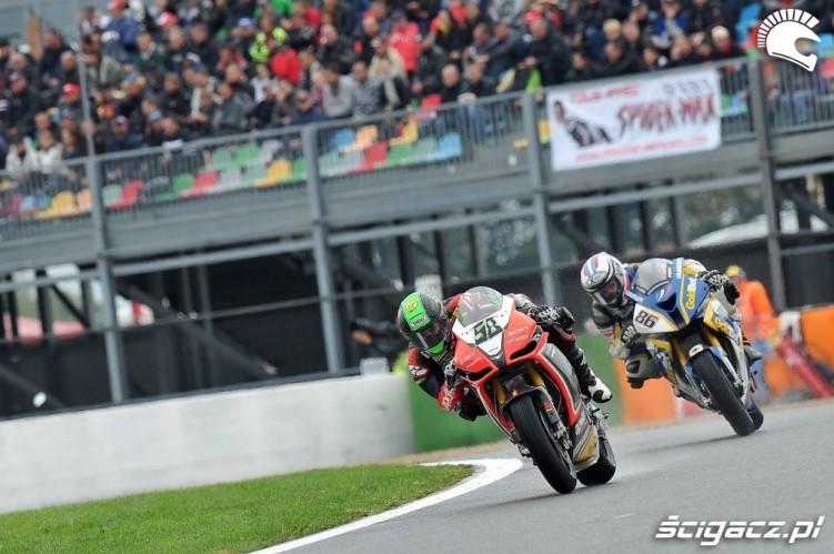 sciganie na Magny Cours