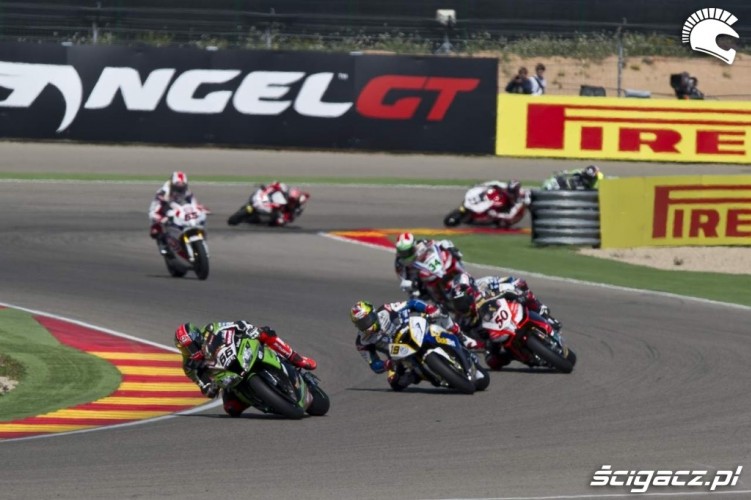 Poczatek wyscigu World Superbike Aragon 2013