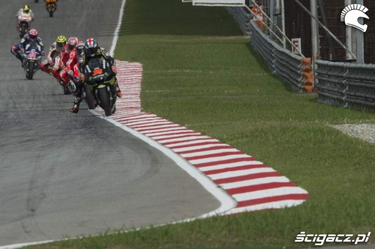 Pierwszy zakret Moto Grand Prix Malezji 2013