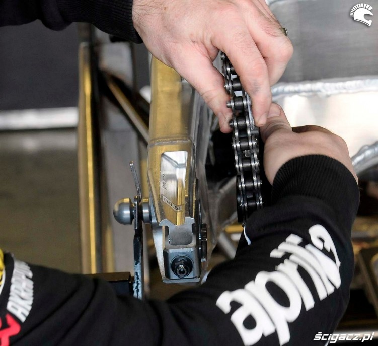 Zakucie lancucha Testy WSBK Jerez 2013