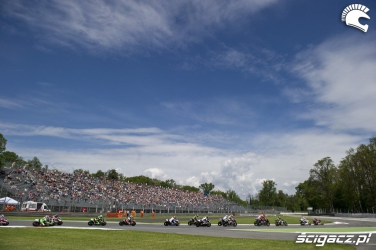 Pierwsza szykana WSBK Supersport Monza 2013