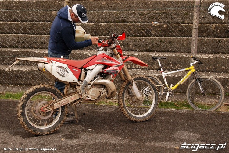 Tankowanie motocykla