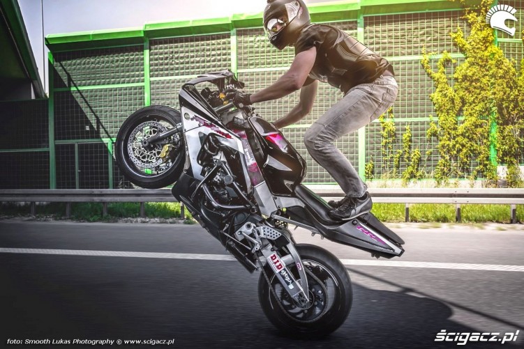 stand wheelie Killing The Streets 2014