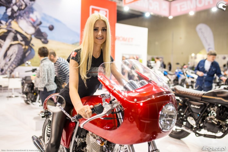 Wystawa Motocykli i Skuterow Moto Expo 2017 Classic 400 hostessa