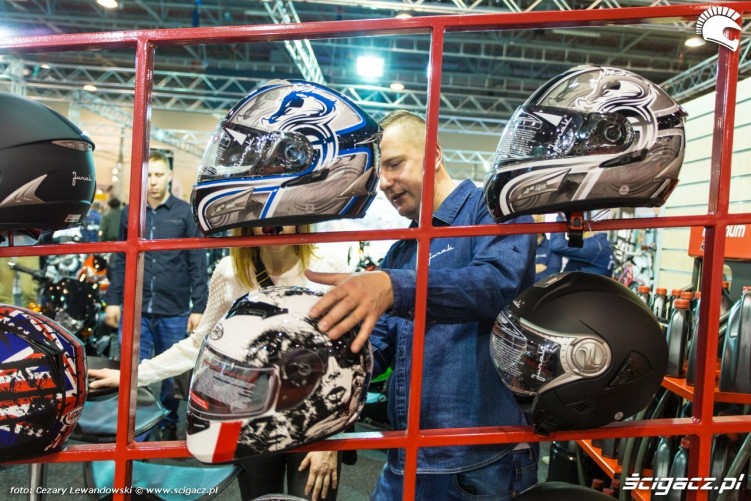 Wystawa motocykli i skuterow Moto Expo 2017 kaski