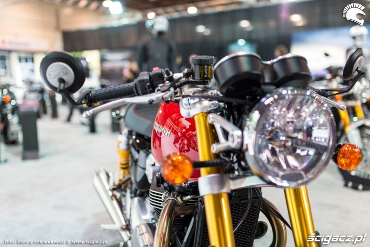 Wystawa motocykli i skuterow Moto Expo 2017 lampa triumph