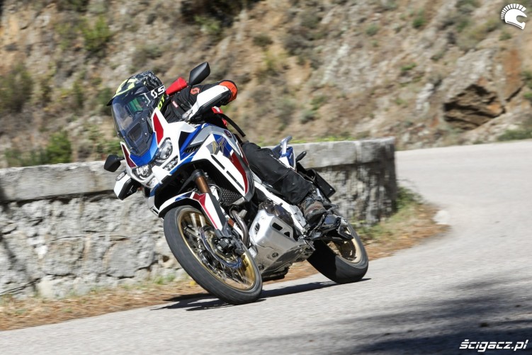 honda africa twin 1100 adventure sports motocykl scyzoryk