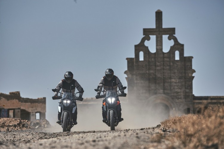 KTM 390 Adventure 2020 dwa motocykle off kosiol