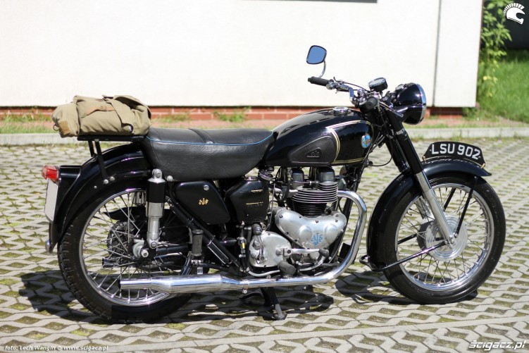 06 motocykl AJS 20