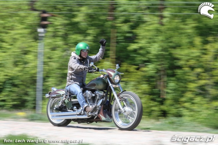 02 Harley Davidson Dyna Super Glide Custom akcja