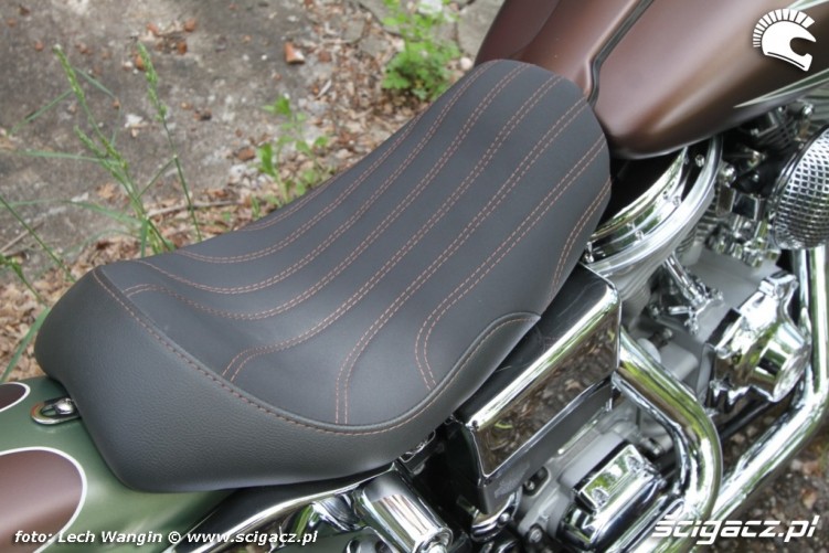 16 Harley Davidson Dyna Super Glide Custom siodlo