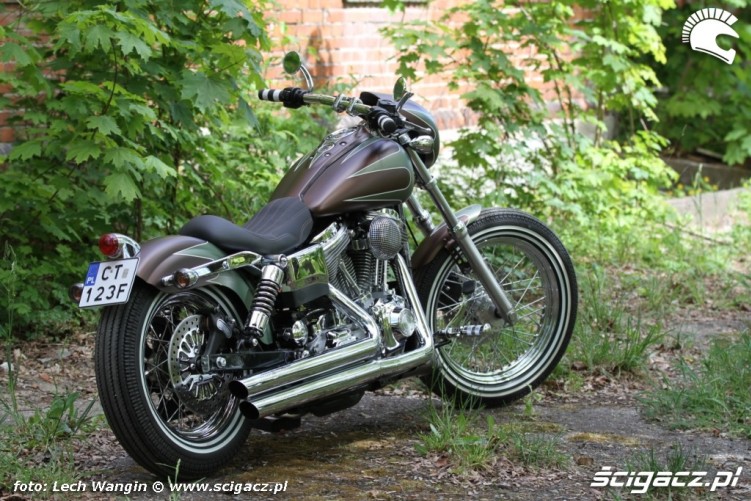 28 Harley Davidson Dyna Super Glide Custom 2004