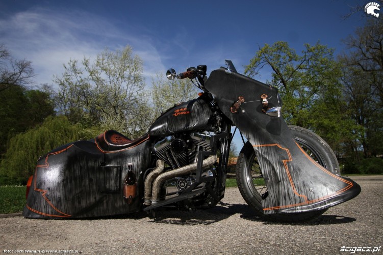 26 Harley Davidson Sportster 1200 Led Sled custom prawy bok