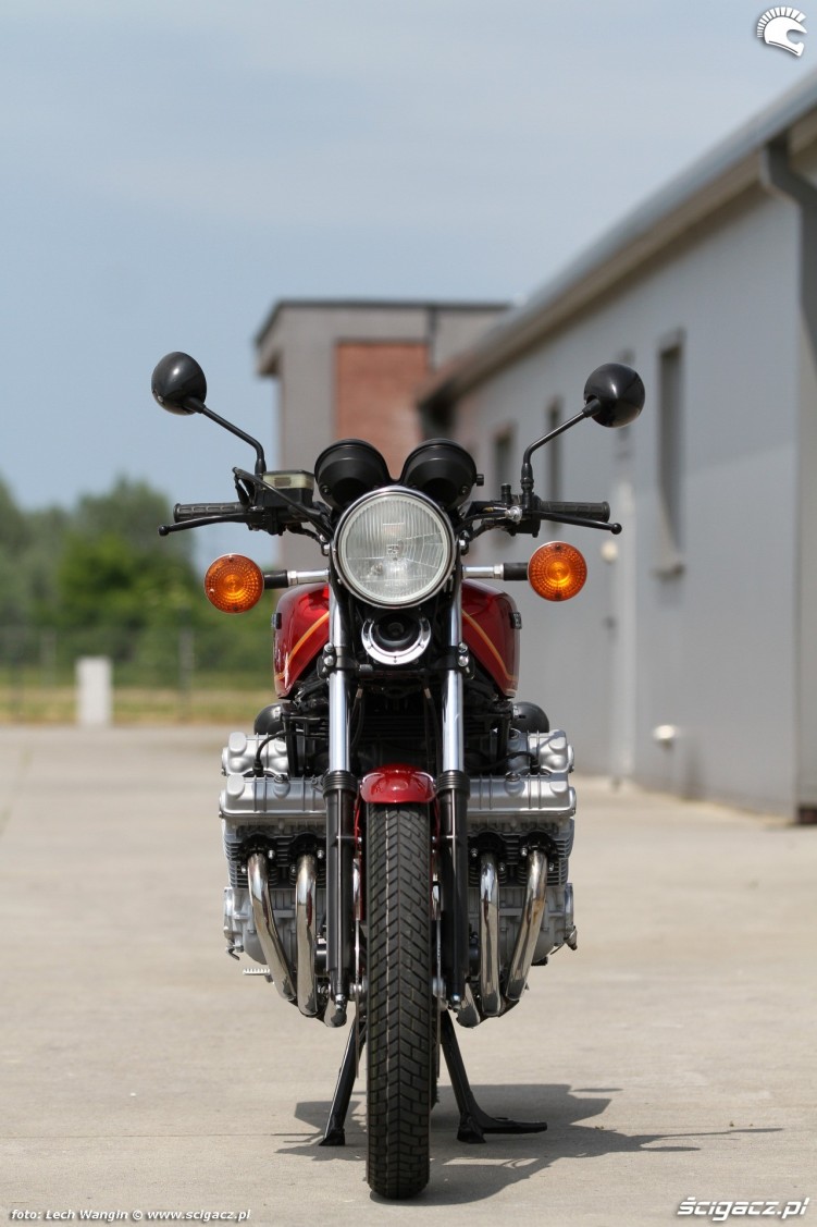 21 Honda CBX 1000 front