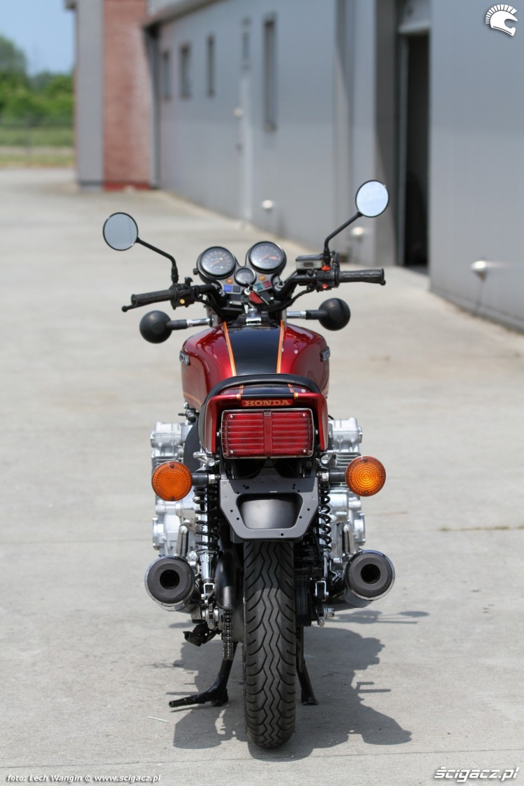 22 Honda CBX 1000 tylem