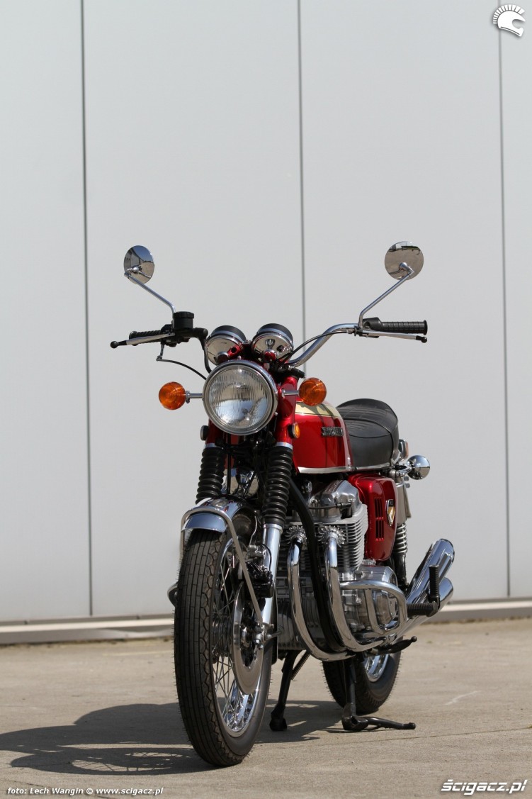 26 Honda CB 750 Four