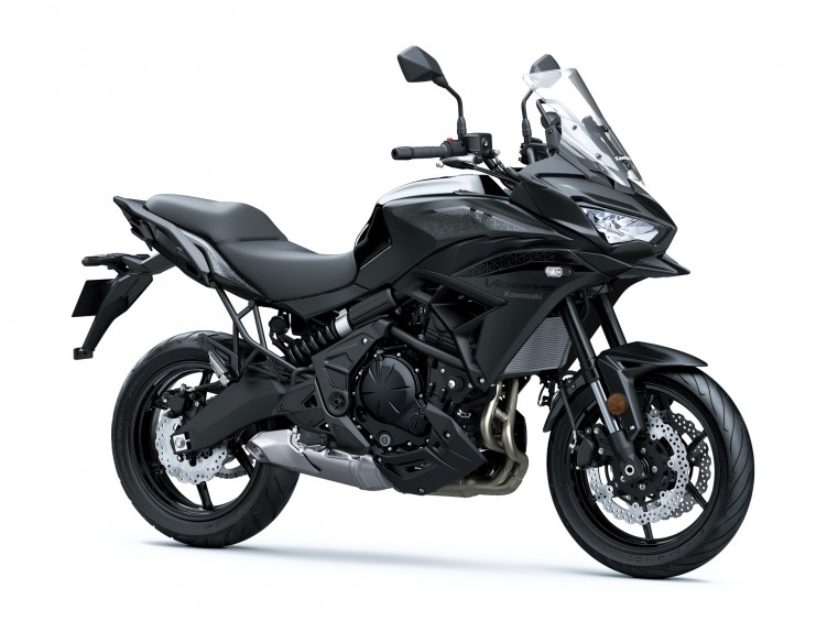 12 Kawasaki Versys 650 2022 czarny